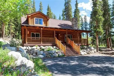 Image de 3br / 3ba; mis à jour; près du ski / Main St; jacuzzi