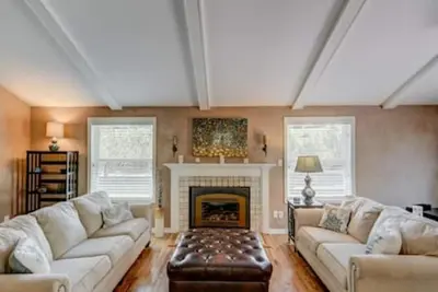 ★ Magnifique! 4br, grande cour clôturée, chiens bienvenus! ★