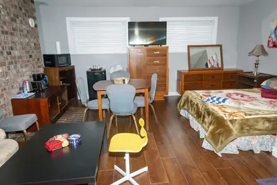 Image de Immense salle familiale pouvant accueillir 6 personnes