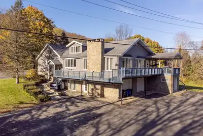 Image de Belleayre Grandhouse moderne 6 chambres pour 18 personnes avec bain à remous, sauna, salle de jeux