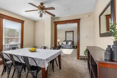 Image de Mitten | Centre-ville | 4 Br / 2ba Accueil