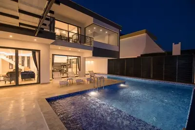 Image de Luxury 2 Bedroom Villa with Sauna & Indoor Pool