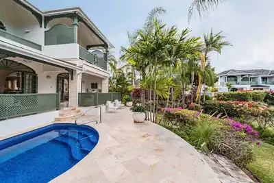Image de Sophisticated Villa with Pool in Jade Vine
