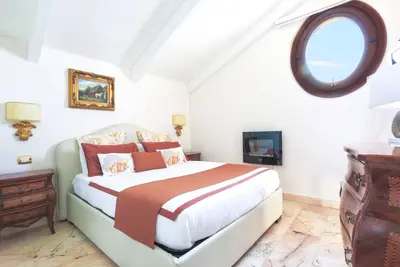 vue mer et grenier de luxe, piscine et terrasse