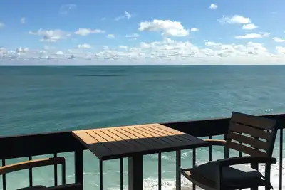 Image de Condo au 9e étage au bord de l'océan direct