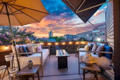 Image de Designer Penthouse Suite, East Downtown Austin