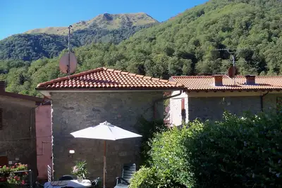 Image de Casa O est une maison en pierre du XIXe siècle restaurée avec jardin pour 4 + 1 personnes
