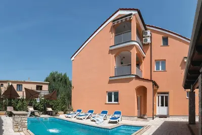 Image de Superbe appartement Ă Pula avec cuisine