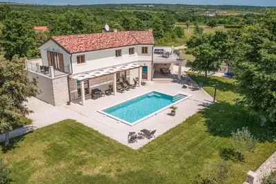 Image de Superbe maison Ă Bale avec WiFi