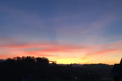 Image de De belles vues abondent au chalet dans les collines