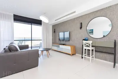 Image de Bat Galim charmant appartement balcon de luxe plage à proximité vue complète sur la mer du médecin