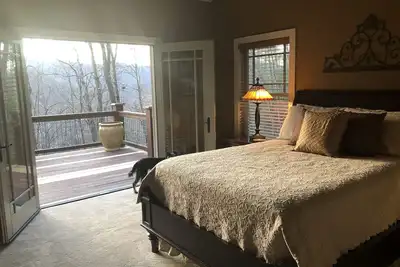 Image de Chalet confortable niché dans la forêt des Highlands.
