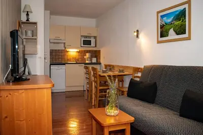 300m des commerces, 1er étage, vue montagne, remise en forme, balcon, parking, télévision