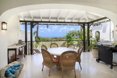 Image de Villa, piscine privée, accès à la plage, Wifi et plus encore!