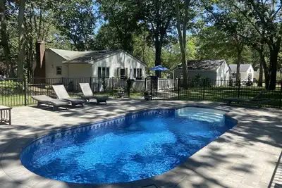 Image de Maison relaxante avec piscine et plage privée