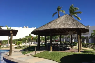 Image de Nouvelle, superbe, belle maison spacieuse et décorée - 5 minutes à pied de la plage
