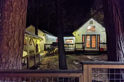 Image de Dandelion's Lair, une cabine de 3 chambres, 2. 5 salles de bain Ă Twain Harte!