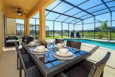 Image de Villa moderne et luxueuse de 6 chambres dans la communauté primée de Providence