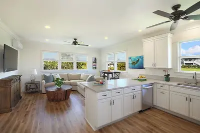 Image de Hale Lo'i Cottage - Luxe + confort + commodité - situé sous le soleil de Poipu!