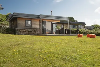 Image de Une superbe maison écologique de deux chambres avec une vue imprenable sur la campagne.