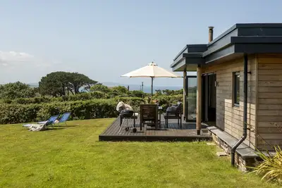 Image de Une éco-maison contemporaine, avec une vue imprenable sur la campagne.