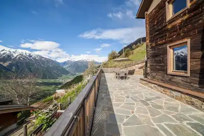 Image de Chalet rustique Flatsch sur une ferme de montagne avec terrasse