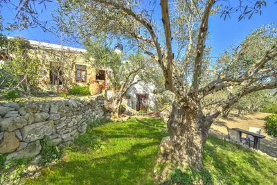 Image de The Last Rooster Traditional Apartments (Maison pittoresque en pierre traditionnelle)