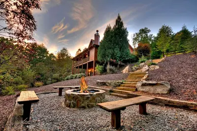 Image de Aska Adventure Lodge - Grande salle de jeux | Cheminée d'extérieur | Foyer | Jacuzzi