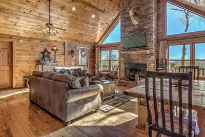 Image de Un paradis sur terre - Blue Ridge, Ga | Salle de jeux | Grand foyer