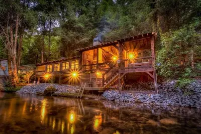 Image de Creekside R & R - Poisson ou tube du pont | Vie en plein air | Porche blindé | Jacuzzi