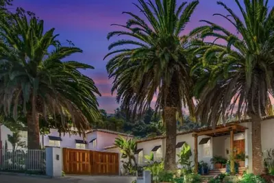 Image de Beverly Hills Mediterranean Estate we allow events with preapproval.
