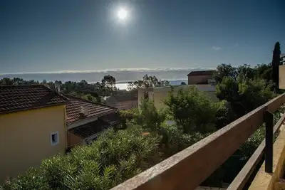 Image de Le Lavandou, T2 + cabine pour 4 à 5 couchages  à 250m de la plage