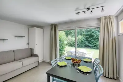 Image de 2 Pièces 5 Personnes 2 bébés