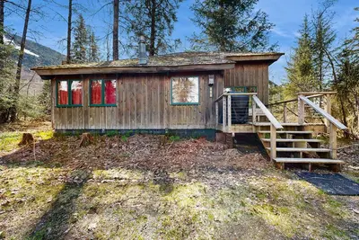 Image de Nouvelle Liste! Maison isolée avec vue sur la montagne et foyer au gaz - à pied des ascenseurs!