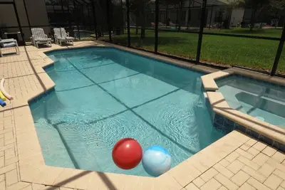 Image de Villa de luxe Disney avec piscine / spa orientée sud, WiFi, salle de jeux, à 5 km de Disney