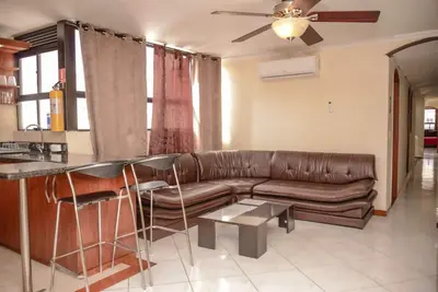 Image de 3 Bedroom Balcony Hot tub 3 blocks from Lleras Ac