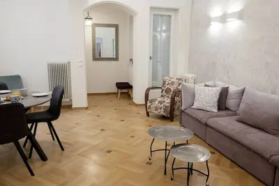 Image de Un manoir des années 1950 à Kolonaki (250 de l'hôtel Hilton)