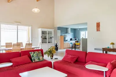 Image de Grande maison familiale 4 chambres, 140m², proche forêt, terrasse et jardin clos, Biscarrosse