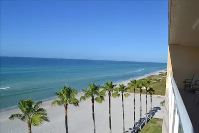 Image de Profitez de la magnifique vue sur le golfe de ce condo au 6e étage! Unité 602