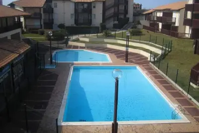 Image de Appartement T1 à 50m du lac avec piscine, salle de jeux et parking, idéal famille\/amis