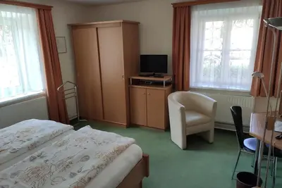 Image de Chambre double avec douche, Wc - chambre gratuite, pension