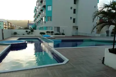 Image de Appartement en anglais avec vue mer et montagne