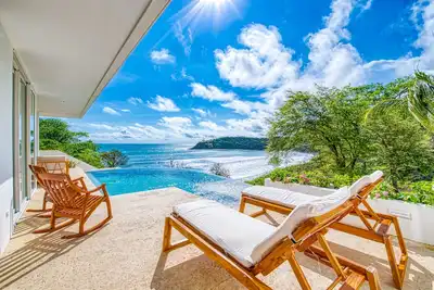 Maison neuve de 6 chambres sur la plage de surf de Remanso! Tarifs d'introduction