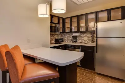 Image de Suite Studio Queen Près d'Atl | Petit déjeuner gratuit + centre d'affaires 24h!