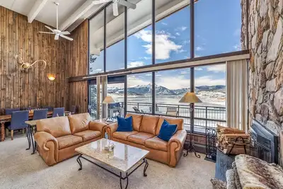4 King Suites, vues Wow. Spa complexe. Près des restaurants, supermarché, magasins. Conduite facile vers les pentes