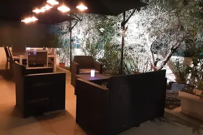 Image de Duplex jardin terrasse au cœur de Juan-les-Pins. 6/8 personnes.