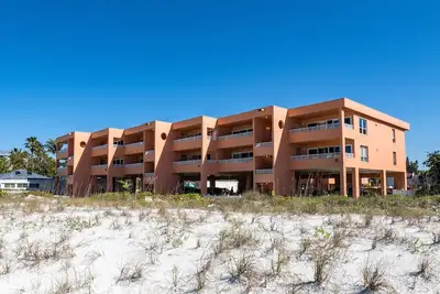Image de Coquina Beach Club 201: condo 2 Br / 2 Ba à Bradenton Beach, pour 6 personnes