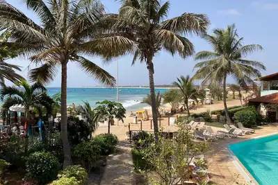 Image de Superbes appartements de première ligne avec vue imprenable sur la plage de sable blanc