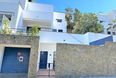 Image de 160-Superbe maison moderne avec vue magnifique et petite piscine pour se relaxer