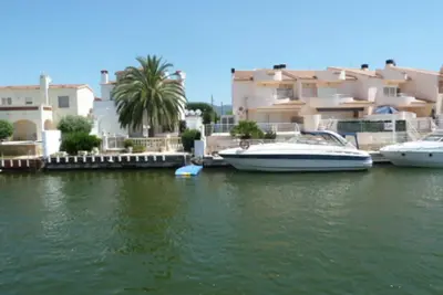 Image de 214-Belle villa de pêcheur avec vue canal